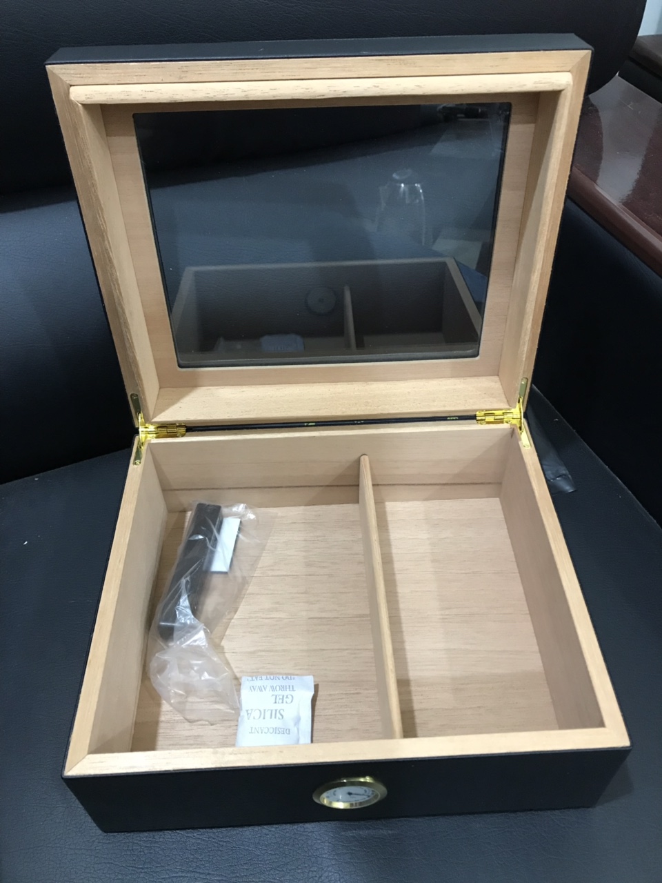 Hộp giữ ẩm xì gà 30 điếu - Ảnh 9