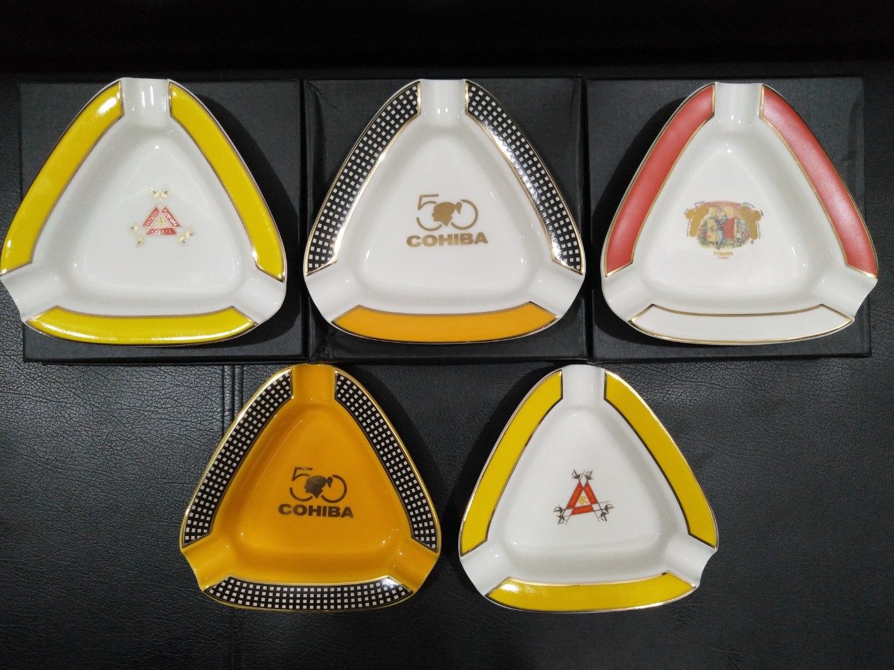 Gạt Tàn Gốm 3 Tay