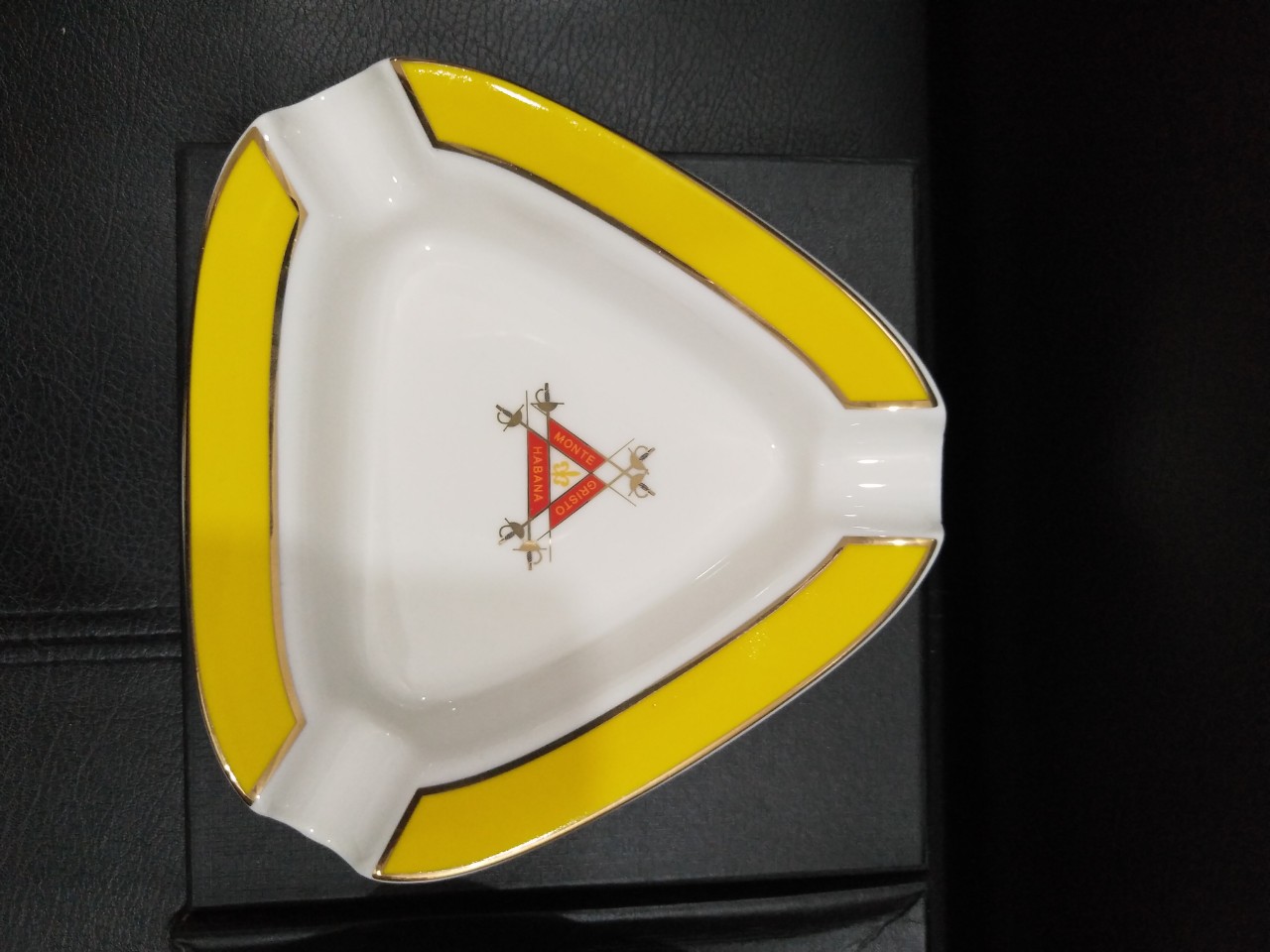 Gạt Tàn Gốm 3 Tay - Ảnh 3