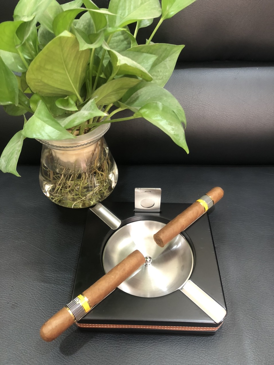 Gạt tàn 4 tay viền da kèm dao cắt - Ảnh 3