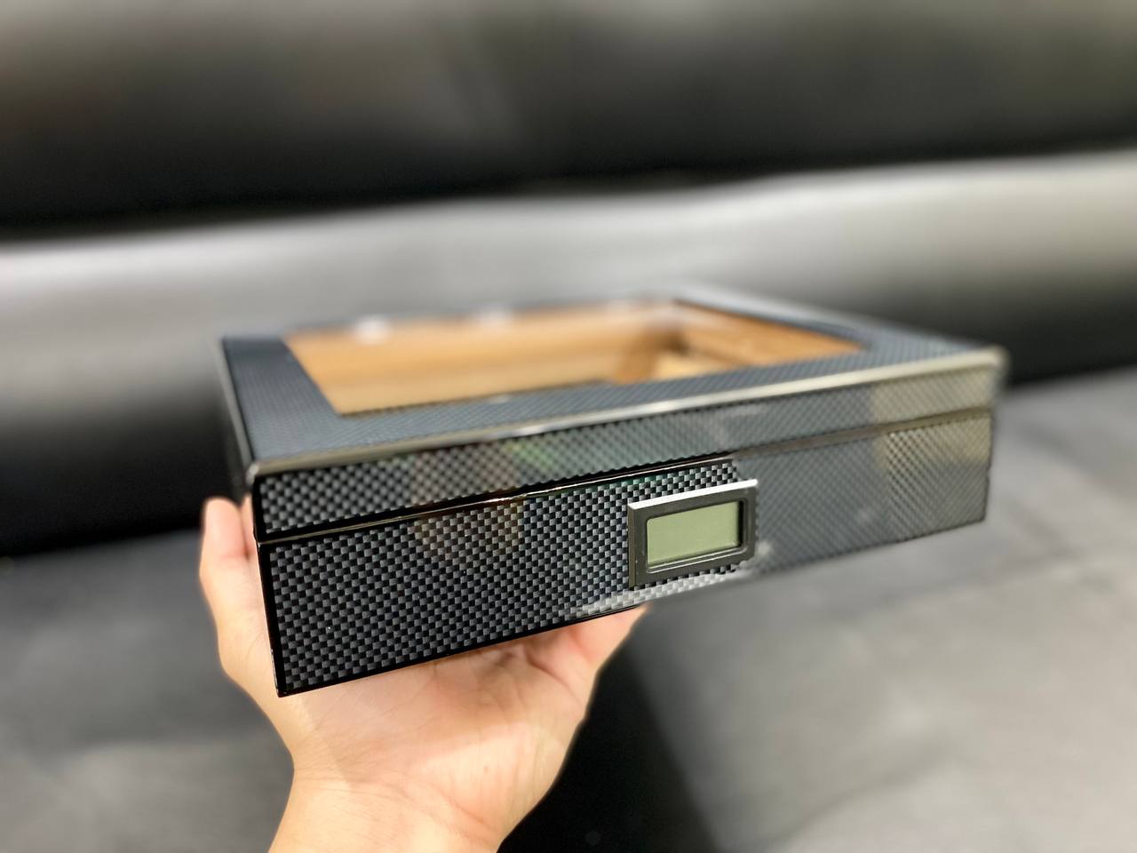 Hộp giữ ẩm xì gà 20 điếu vân carbon